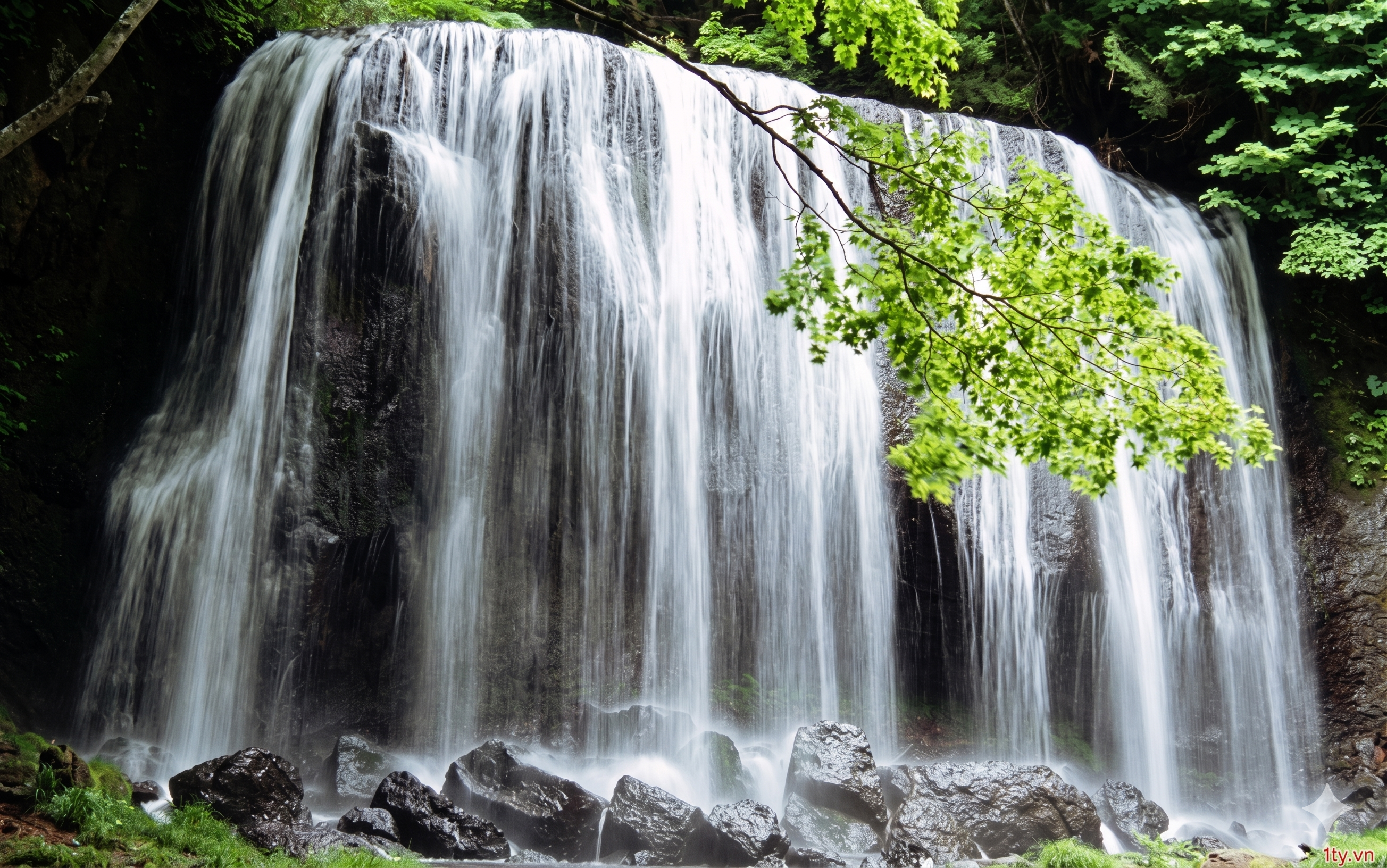 Mo Waterfall and May Waterfall